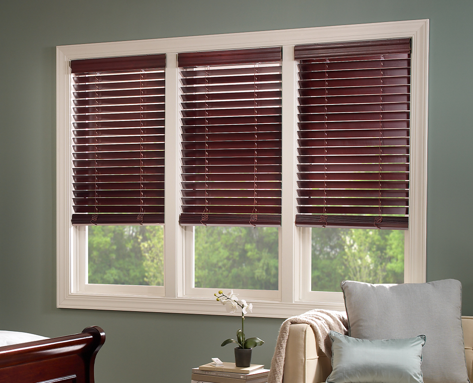 Venetian wood blind window treatment