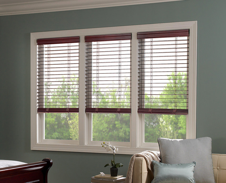 Venetian wood blind window treatment